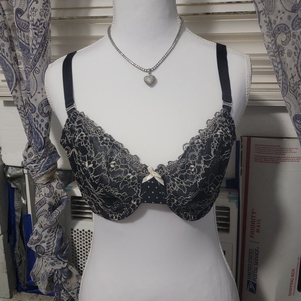 Elegant Black Lace Bra 36D